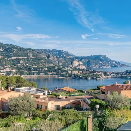 Tiny house, private garden, pool, tennis, parking