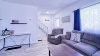 Come visit The Sunflower House! 4 bedrooms 2 baths in Ashtabula Harbor with WIFI