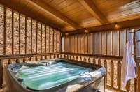Mountain views, HUGE theater room, hot tub, game room!! - Mountain view