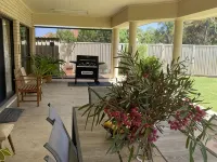 Private mooring with access to the main river, just 75 metres away. Hotels in Renmark