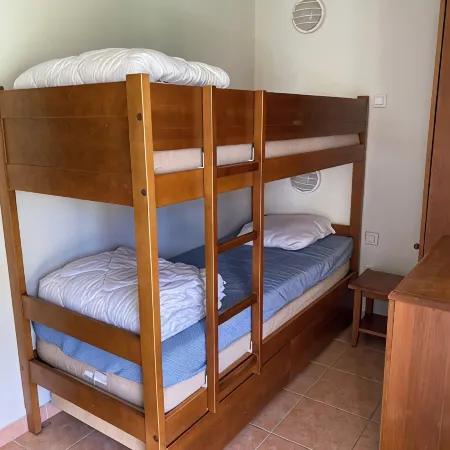 Studette 5 People in Monflanquin - Heated Swimming Pool, Parking & Free Wifi Отели в г. Монфланкен