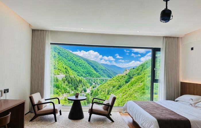 Ten miles of mountains and rivers light luxury B&B (Siguniang Mountain)