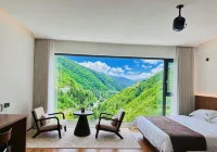 Ten miles of mountains and rivers light luxury B&B (Siguniang Mountain)