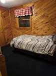 If you love the quiet outdoors and love the nature you will love this cabin. - Homestays