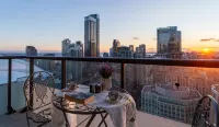 Stunning Skyline View Condo, Steps to CN Tower -  Appartamenti vacanze