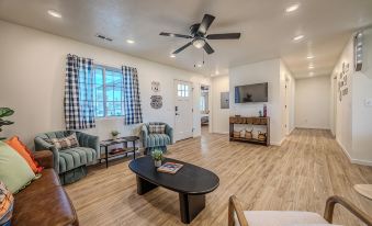 Adventure on Historic Route 66! Brand new renovation!