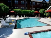 艾迪生Residence Inn 酒店 - 泳池