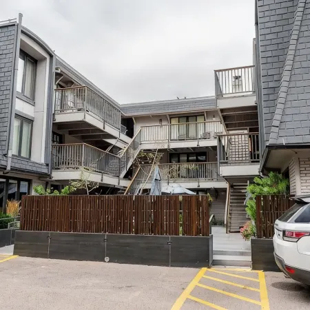 Aspen Downtown 2BR Ski Condo w/ Fireplace - CD 17