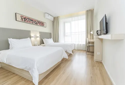 Qiyue Luxury 8K Projection Homestay (Guangxi University 33rd Middle School Subway Station)