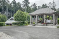 5 Min. Walk to Town & Beach, Greenbelt Views + Private Backyard - 4-Star