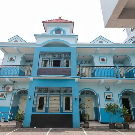 Hotel Asri Отели в г. Джембер