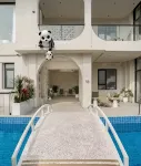 Dalian Crown Platinum Sunrise Scenic Hotel (Jinshitan Resort Jinshitan Happy Coast) - Rooftop Pools