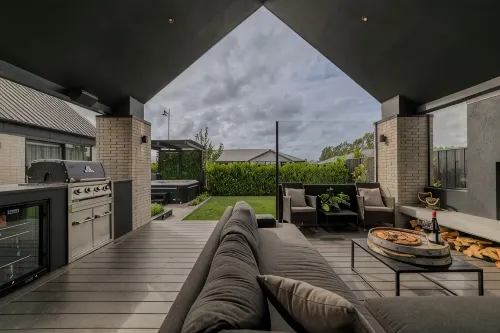 Stylish Home w/ Private Spa, Indoor & Outdoor Fire - Villas