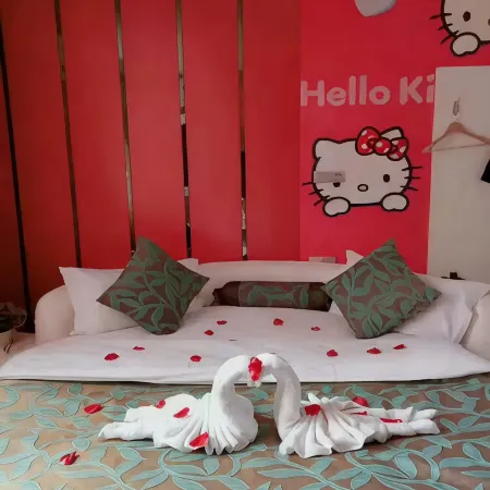 Danfeng Junlin World Theme Hotel