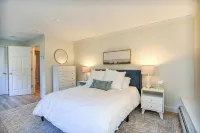 Exceptional 6Br Coastal Retreat, 8-Minute Walk to Moody Beach
