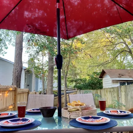 JET'S HANGAR: WALKABLE, PET-FRIENDLY, RENOVATED Game Day Townhome!