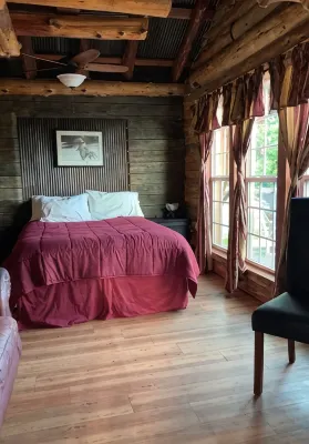 Handmade Arkansas Red Tree Treehouse