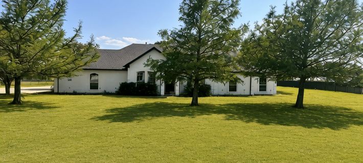 Tranquil 1.5-Acre Retreat with Modern Comfort Hotels in Kaufman County