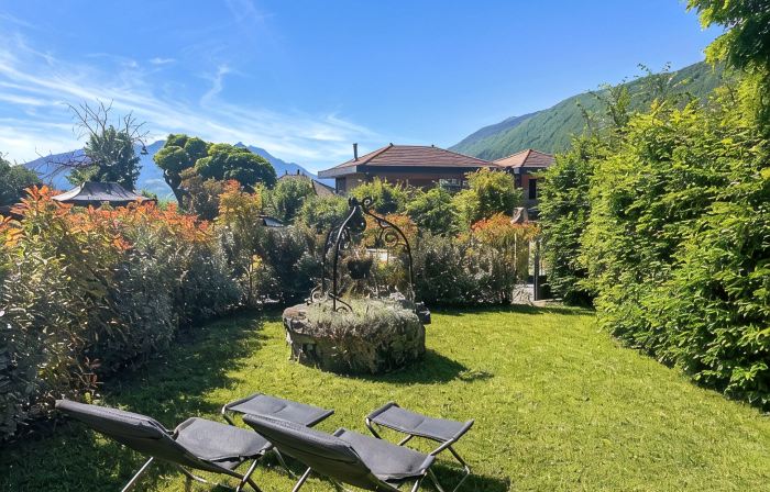 Villa 200 m from Lake Annecy with terrace and parking