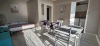 Joli Studio Avec Grand Balcon vue mer