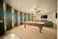 6000 Sq Ft Golf Estate • 8BR • 12 Beds • Near 7 Courses • Hot Tub - واي فاي