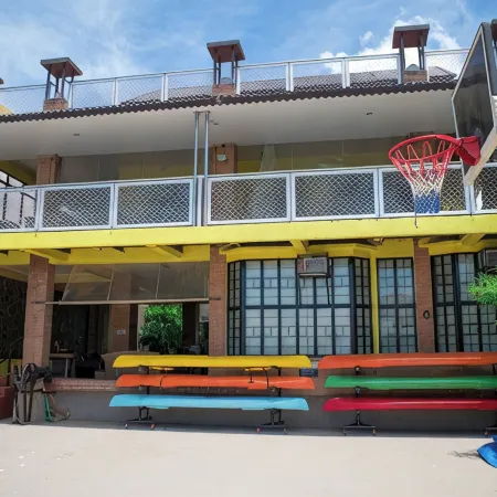 Lakefront Getaway, Taal Volcano Views. Perfect for Relaxation & Adventure!