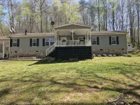 Charming farmhouse with 3 bedrooms and WiFi, AC in enchanting Rutherfordton - 2성급