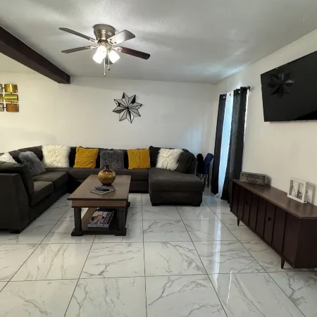 Charming 1-bedroom apartment with WiFi, AC in delightful Venice