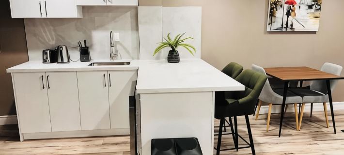 Cozy and sparkling 2 Bedroom Suite Отели в г. Китченер