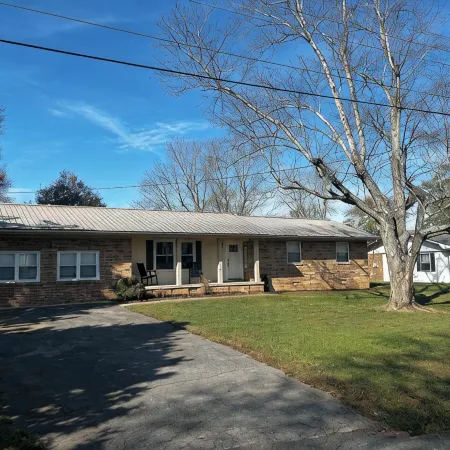 Renovated Ranch Home, 10 Mins from Lee University-25 Mins to Chattanooga Airport