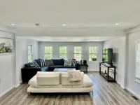 Charming renovated 3-bedroom house in serene Winsted - 4-Star