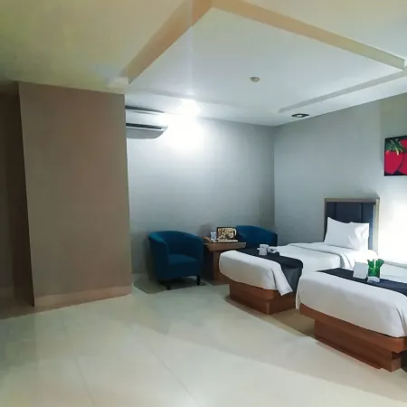 Orchardz Hotel Gajahmada Pontianak Отели рядом с достопримечательностью «Памятник Digulis»