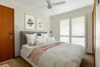 Mollymook Fantastic Beach House - 6 minutes walk to the Beach & Pet Friendly - 3성급