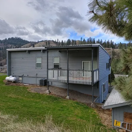Welcome to Lenore Lodge, located along the wild & scenic Clearwater River.