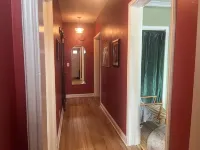 Luxury Sleeps 6! Voted CNN Best Town Outdoors, Wine and Cider, College-Town Hip.