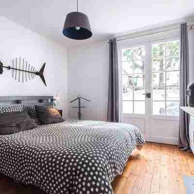 Agréable, jardin, toute équipée, proche du marché, plage à 300m Rooms