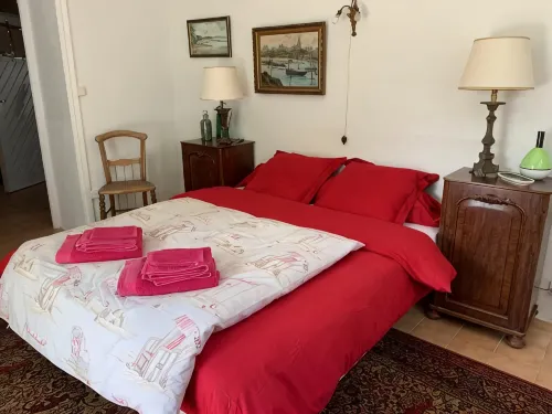 apartment on the ground floor of a villa, directly by the sea - Homestays