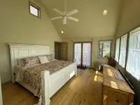 Charming farmhouse in Historic Spring City with AC, WiFi, and full kitchen. Hotele w: Spring City