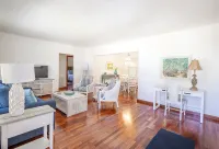 The Hibiscus Haven~ centrally located near hospital/ downtown Stuart