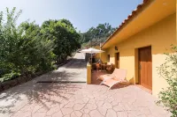 charming house in the middle of nature with pool .Ideal couples.