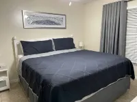 Cozy 4 bedroom 2 bathroom Pool Home with game room Close to all the parks. - Boutique