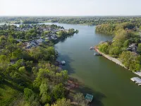 Lakeshore Modern!  Lake Front with Platform Dock and 2 Kayaks, Firepit and Views - 무료 와이파이