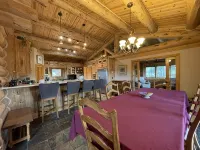 Grandpa’s Place. Exclusive, Stunning, Private Log Home. Firepit & Pond - Boutique