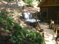Private Getaway-17 miles to Asheville,  Hot Tub & Fireplace, Pet Friendly - 샬레 호텔