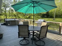 Trailer and pet-friendly! Hot tub! Minutes to Windrock and Frozen Head!