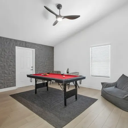 Perfect for Large Group  5BD+3BA Free Parking
