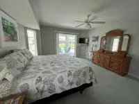 Vacation in Paradise on the Canal w/Heated Pool and minutes to the Beach!! - Jacuzzi
