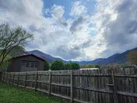 Maggie Valley Creekside Retreat! - 2 stjerner