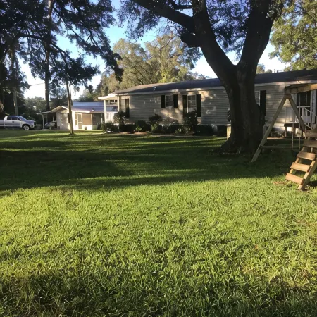 Nice quiet lakefront home with great fishing !