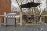 Modern 3 Bedroom Townhome Close to Downtown